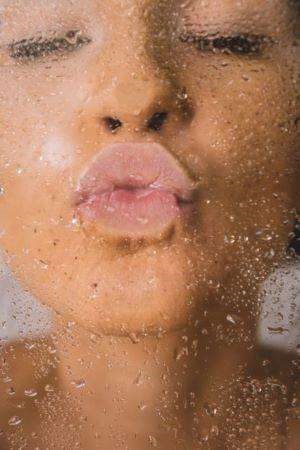 Safer kissing can help to avoid viruses