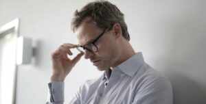 What does a male yeast infection look like?