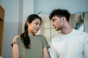 Are the symptoms of Gonorrhoea in men and women different?